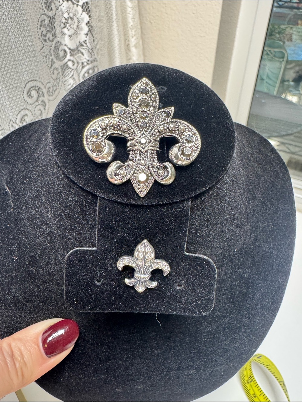 2 pc Vintage Fleur de Lis Brooch Pin Set Rhinestone Marcasite Silver